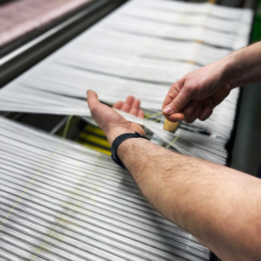 ian_mankin_ticking_stripe_fabric_weaving_on_loom